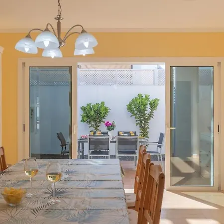 Casa Ostoja - Heated Pool & Spacious Nyaraló *