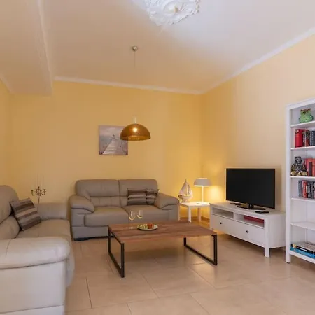 Casa Ostoja - Heated Pool & Spacious Holiday home *