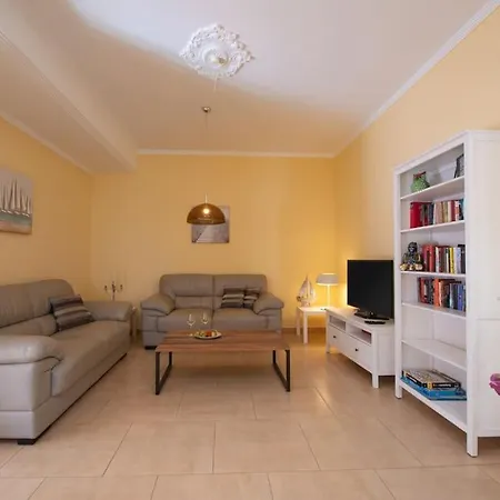 Casa Ostoja - Heated Pool & Spacious בית נופש *