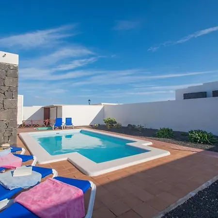 Casa Ostoja - Heated Pool & Spacious בית נופש *