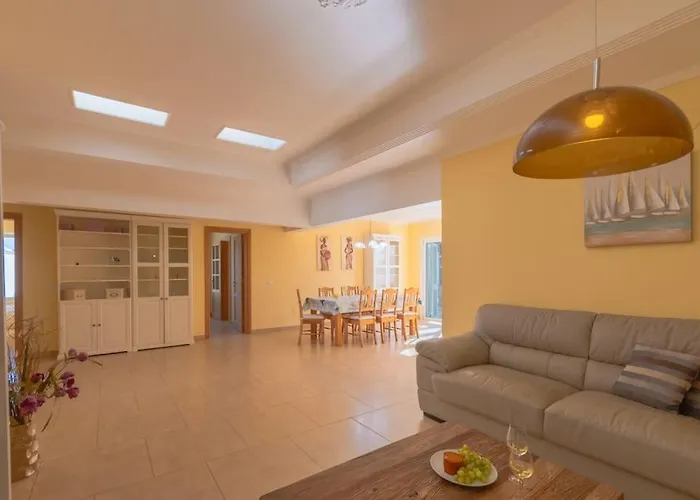 Casa Ostoja - Heated Pool & Spacious Prázdninový dům Playa Blanca (Lanzarote)